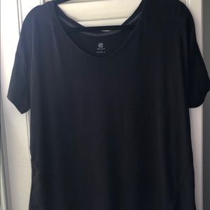 Black, super cute, slight hi/lo workout shirt